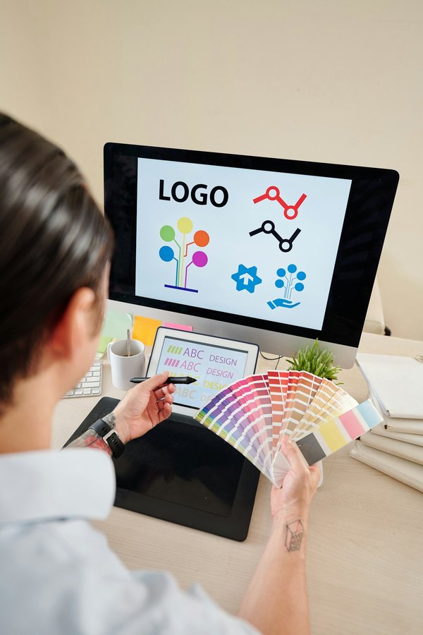 Service conception logo : boostez votre marque efficacement