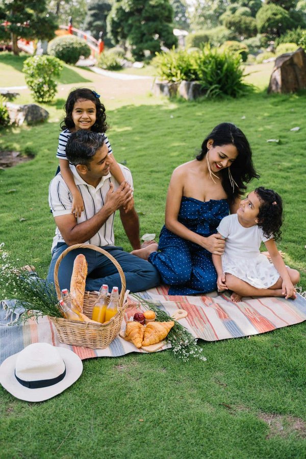 Quelles activités créatives à proposer lors d'une journée familiale en plein air?