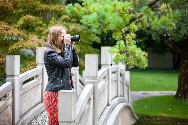 Comment les établissements éducatifs peuvent-ils utiliser les jardins scolaires comme outil pédagogique?